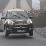 Auf dem Sprung zum Sieg: Markus Fahrner im Opel Adam